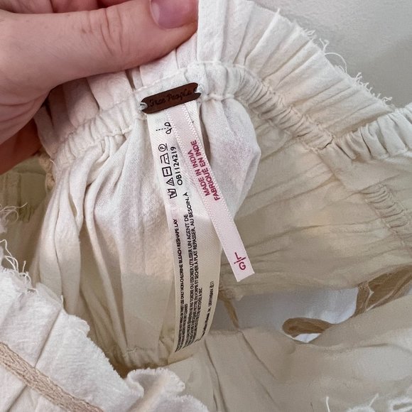 White top with flutter sleeves from Anthropologie Size L - Picture 4 of 4